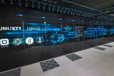 Betzy er Norges kraftigste superdatamaskin. Den er dekorert med noe av forskningen til den norske matematikeren den er oppkalt etter.