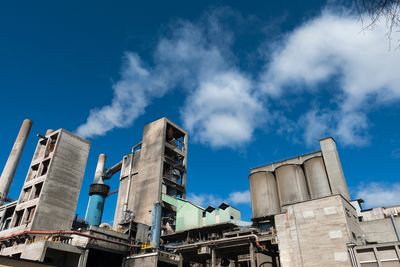 Ved sementfabrikken til Norcem i Brevik er de i full gang med å klargjøre for et fullskala CO2-fangstanlegg som skal i drift fra 2024. Det innebærer blant annet å søke om tillatelse til utslipp av nye stoffer.