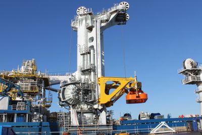 Det spesialbygde løftetårnet på konstruksjonsskipet North Sea Giant bruker sekundærregulert motor, som uslåelig når det kommer til presisjon og effektivitet. 