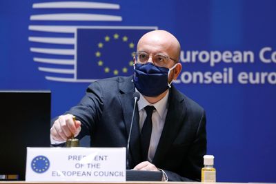 Innen 2030 skal EU-landene kutte minst 55 prosent av klimagassutslippene. Det nye klimamålet ble vedtatt på toppmøtet i Brussel, tvitrer EU-presidenten.