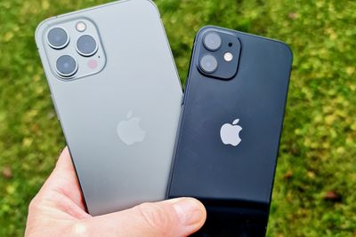 Egne innebygde modem vil gi Apple mer kontroll over verdikjeden, og kanskje andre fordeler? Qualcomm har levert radiobrikkene i årets Iphone-modeller.