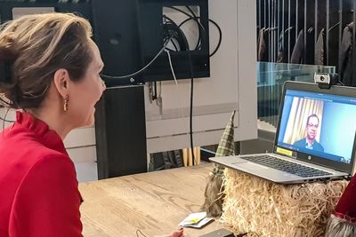 Åpner 5G-nettet til Ice: Distrikts- og digitaliseringsminister Linda Hofstad Helleland åpnet Ice sitt nye 5G-nett gjennom en videosamtale med pro-rektor ved Universitetet i Tromsø, Kenneth Ruud.