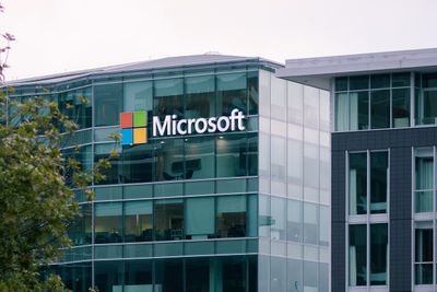 Microsoft har oppdaget at Solarwinds-hackerne fikk tilgang til kildekode.