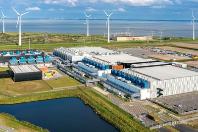 Amerikanske skyleverandører dominerer stadig mer i det europeiske markedet. Dette er Googles datasenter i Eemshaven i Nederland