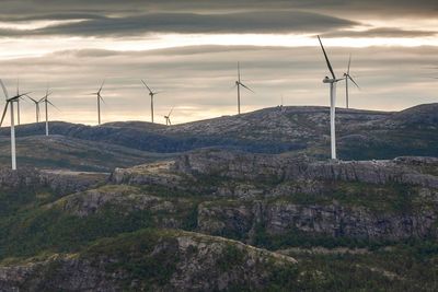 Vindkraftprosjektet på Fosen ble ferdigstilt i august i fjor, og er en av årsakene til at Norge satte ny vindkraftrekord i 2020. Men størsteparten av veksten i strømproduksjonen kommer fra vannkraft.