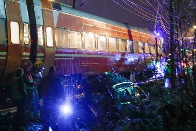 Toget hadde en hastighet på 80–90 kilometer i timen da det rammet personbilen som sto fast mellom bommene. Føreren av bilen omkom i ulykken i Vikersund 28. januar i fjor.