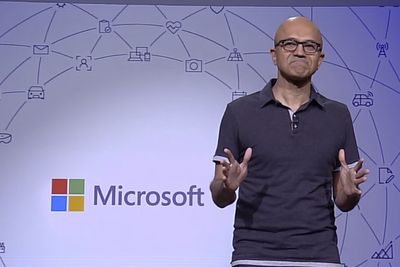Microsoft-sjef Satya Nadella har økt overskuddet som følge av koronapandemien.