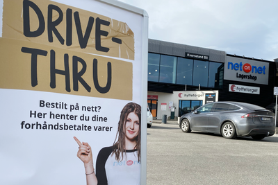 Hentetrend: Mange butikker har løst utfordringene med smitte ved å la kunder bestille på nett og få varene lastet rett inn i bilen på utleveringssteder. 