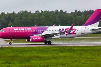 Et Airbus A320 som tilhører Wizz Air. Det var samme type fly mekanikeren reparerte med promille.