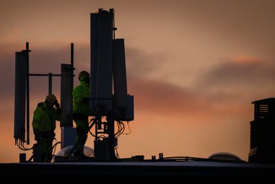 Mobiloperatørene setter opp sine 5G-antenner over hele landet. Her et eksempel på nye antenner i Godlia i Oslo.