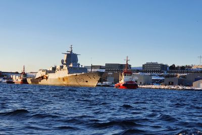 Mandag morgen forlot «Helge Ingstad» kaien til CCB-basen på Ågotnes.