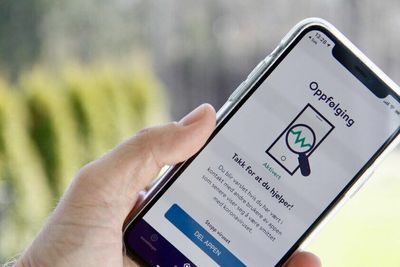 Smittestopp-appen hjelper myndighetene med smittesporing, men kan også brukes til å varsle brukeren om at han eller hun har vært i nærheten av noen som er smittet av koronaviruset