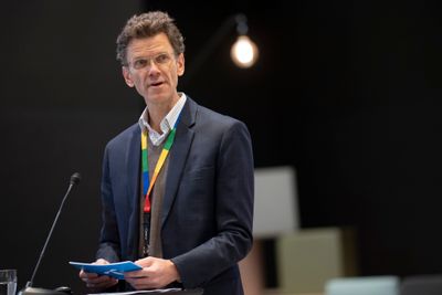 Telenor Norge-sjef Petter-Børre Furberg vil ha listene over husstander som trenger bredbånd allerede nå i 2021, og ikke vente ett år, slik Nasjonal kommunikasjonsmyndighet legger opp til i reglene for 5G-auksjonen.