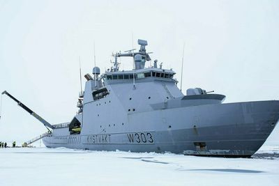 Kystvaktskipet KV Svalbard er et av de norske kystvaktskipene som er levert med motorer fra Bergen Engines, som er kjøpt opp av et russiskkontrollert selskap. Både Forsvaret og eksperter er bekymret for at motorteknologien kan havne i feil hender.