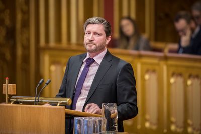 Stortingsrepresentant Christian Tybring-Gjedde (Frp) sier salget av skipsmotorselskapet Bergen Engines til russisk eierskap kan tvinge fram et mistillitsforslag i Stortinget.