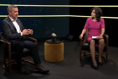 Hans Robert Bjørnaas, avdelingsdirektør i Nasjonal sikkerhetsmyndighet, og konferansier Siri Lill Mannes under Sikkerhetskonferansen 2021.