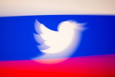 Russiske myndigheters forsøk på å strupe farten på Twitter i landet, kan ha slått tilbake på dem selv.
