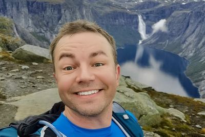 Villu Sepman er programvarearkitekt i Webstep. Her er han på vei til Trolltunga.
