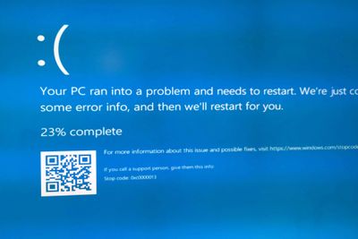 Blåskjerm (BSOD – BlueScreen of Death) var lenge et fenomen som ble ansett for å høre fortiden til. Den oppfattelsen kan ha blitt endret de siste årene. Blåskjermen på bildet er fra et tidligere tilfelle.
