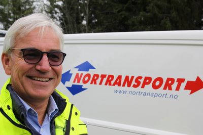 Per-Jørgen Melnes i Nortransport kan foreløpig smile bredt. Firmaet har beste pris på fylkesveikontrakten i Solør. 