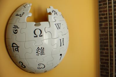 Wikipedia, som står bak nettleksikonet Wikipedia, søker nye inntektskilder.