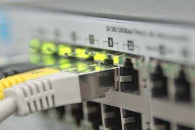 Regjeringen lover minst 100 megabit bredbånd til alle nordmenn innen utgangen av 2025.