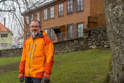 – Det er ekstremt viktig å gjøre noe selv, sier klimaforsker Kerim Hestnes Nisancioglu. Han har gjort det 141 år gamle huset til en nullutslipps energifabrikk.