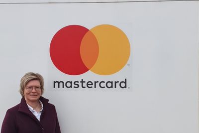 Kari Bjørkelund går fra Nets til rollen som teknologiansvarlig i Mastercard payment services.