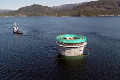 11 understell transporteres fra Aker Solutions' verft på Stord til dypvannsområdet ved Dommersnes.