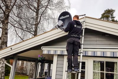 Populær kar: Kundetilfredshet på 98 prosent er unikt høyt når Allente måler hva kundene synes etter å fått hjemmebesøk av en montør som snur parabolen deres og sjekker dekoderen