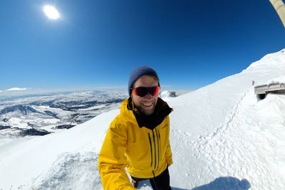 Are Almaas på Gaustatoppen under en de første toppturene tidligere i vår.