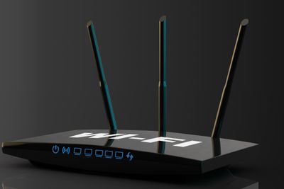 Det kan være nødvendig å oppdatere både rutere og wifi-klienter for å fjerne sårbarhetene som nå er offentliggjort.