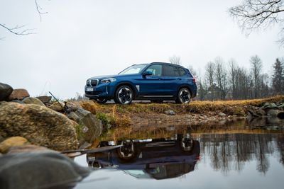 BMW iX3 er en romslig bil med nokså lavt forbruk.