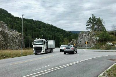 Nå skal det bygges en drøy kilometer med nye og bedre E134 sør for Mælefjelltunnelen i Telemark.
