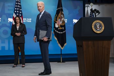 Det var på vei ut fra en pressebrief om covid-19-vaksiner på onsdag at president Joe Biden svarte at USA nøye vil vurdere gjengjeldelsesangrep for cyberangrep mot amerikanske virksomheter.