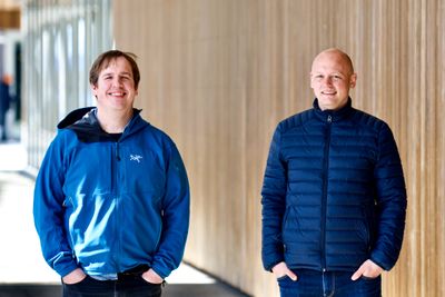 Kevin Simons og Sigurd Seteklev er gründerne bak det digitale arbeidsverktøyet «Kitemaker». Av over 1100 team er det enda ingen som har sagt opp abonnementet, forteller de.