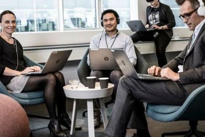Innendørs 5G-nettverk eller wifi? Det brygger opp til kamp om å få transportere data på arbeidsplassene.
