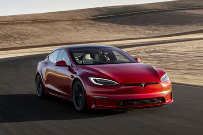 Tesla Model S Plaid leveres nå til de første kundene i Nord-Amerika.