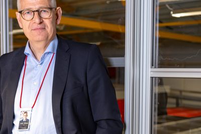 Konsernsjef Karl Johan Lier i Autostore trenger mer enn 100 nye ingeniører for å utvikle enda mer effektive roboter. 10 prosent av omsetningen går til forskning og utvikling. F