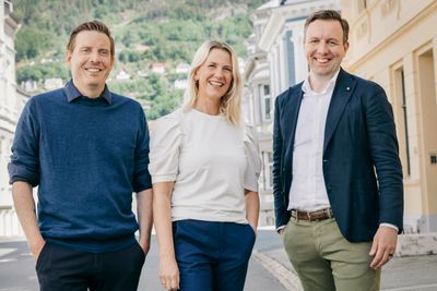 Her er den nye ledertrioen i Sopra Sterias nye Bergen-avdeling. Fra venstre: Hans-Petter Ulstein, daglig leder og leder for Application Services, Design og Marketing, Birte Aarestrup, leder for Digital Platform Services og Ruben Nøttveit, leder for Business Consulting.