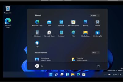 Windows 11 Insider Preview er tydeligvis ganske medgjørlig når det gjelder valg av maskinvare. Her kjører det på en Microsoft Lumia 950 XL.