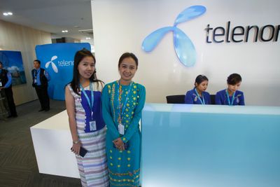 Resepsjonen i Telenors hovedkontor i Yangon i 2014. Nå selger Telenor mobilvirksomheten med milliardtap.