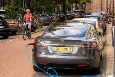 Om få år kan det bli enklere å dra på bilferie med elbil i Europa.