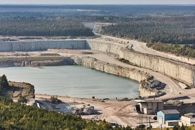 Cementas kalksteinbrudd i Slite på Gotland må stenge, har svensk domstol besluttet. Det kan strupe tre fjerdedeler av svensk sementproduksjon.