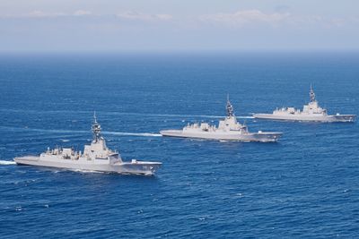 De tre F100-fregattene HMAS Hobart HMAS Brisbane og HMAS Sydney under en øvelse sør for New South Wales i 2020.