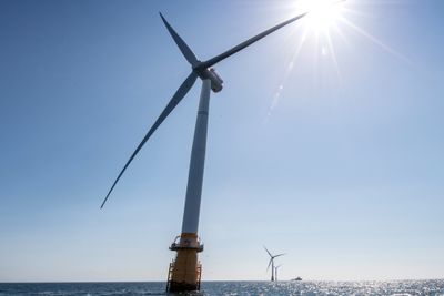 I forbindelse med Arendalsuka lanserte en råvareanalytiker ideen om at Norge bør investere 100 milliarder kroner i året fram til 2030, for å få stort nok volum på vindkraft.