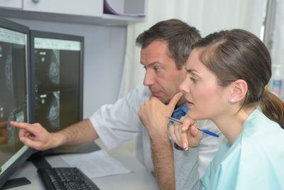 Røntgenpasienter er blant pasientene som blir sendt til andre sykehus etter løsepengeangrepet. Bildet er et illustrasjonsfoto, og er ikke relatert til den aktuelle saken.