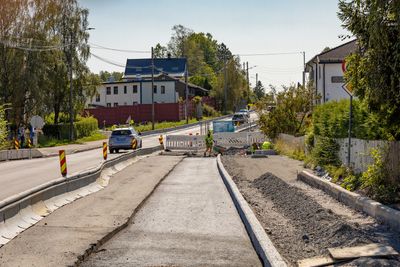 Langs Enebakkveien i Oslo lager NCC ny sykkelvei, i stor grad ved hjelp av batteridrevne anleggsmaskiner.