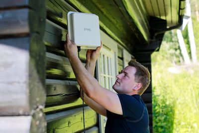 Bredbånd via mobilnettene har stukket kjepper i hjulene for støtte til bredbånd i områder der de kommersielle aktørene ikke bygger ut, fordi tilgang til fast trådløst bredbånd så ut til å hindre støtte til utbygging.