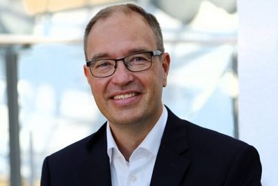 I dag er Jussi Tolvanen leder for Microsoft i Finland. I oktober tar han over som administrerende direktør for Telenors finske teleoperatør, DNA.